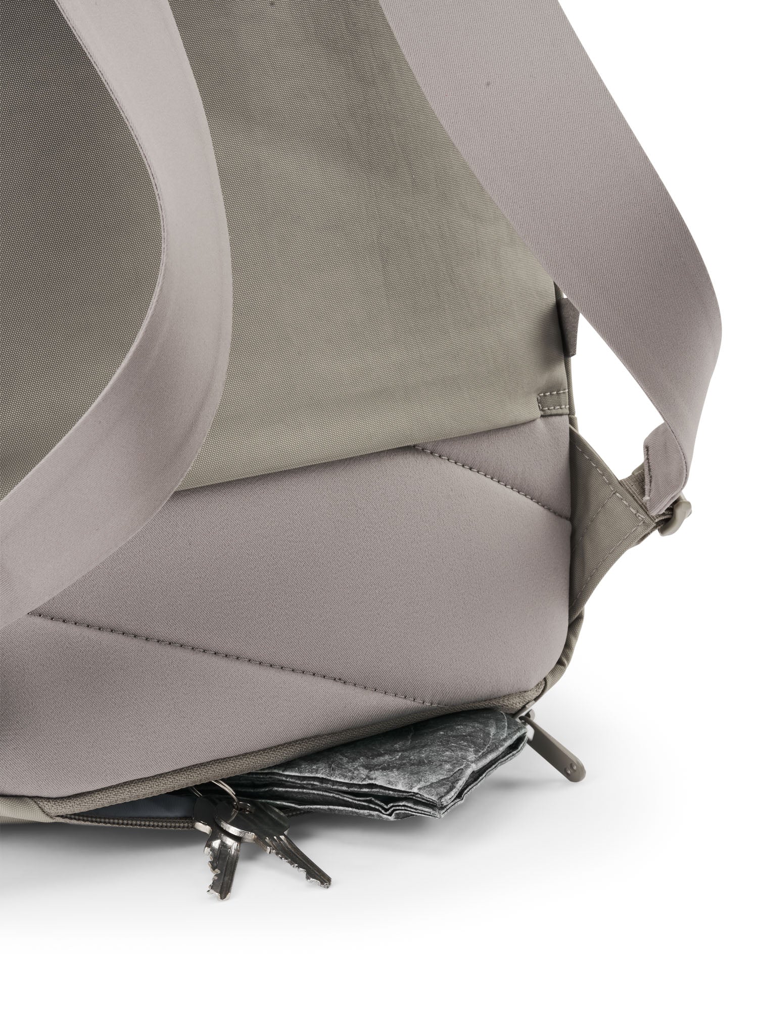 pinqponq-Kontor-Crinkle-Taupe-closeup-details