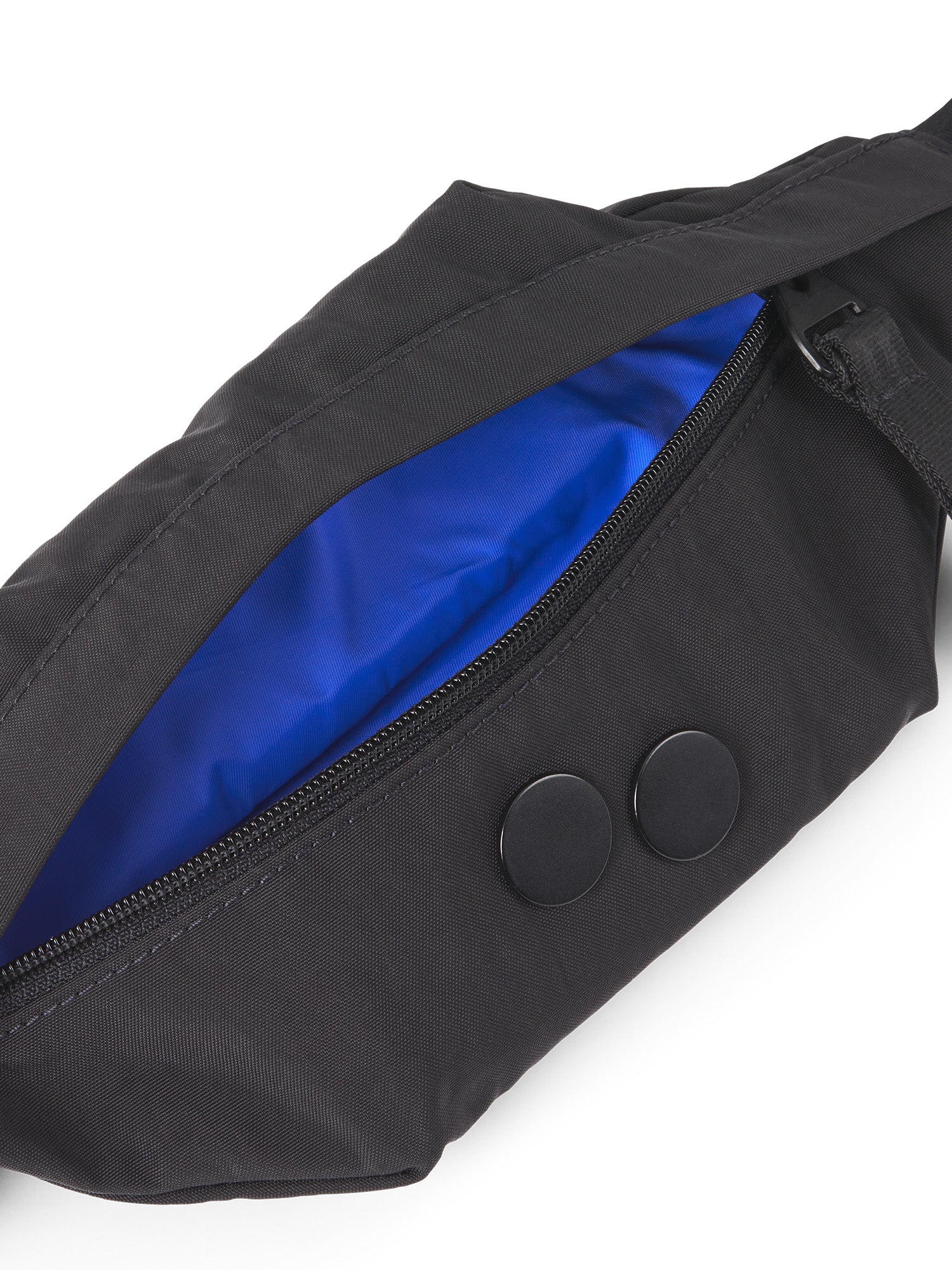 pinqponq-Nik-Crinkle-Black-front-closeup